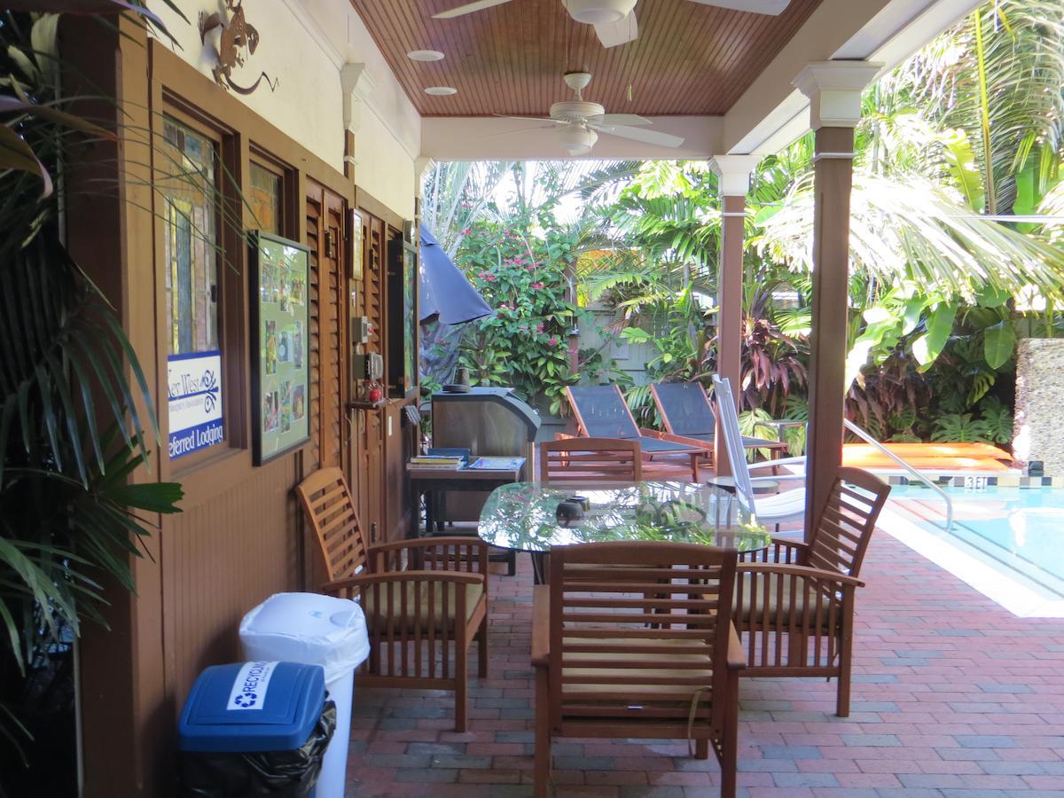 Travelers Palm Inn Ки-Уэст Экстерьер фото