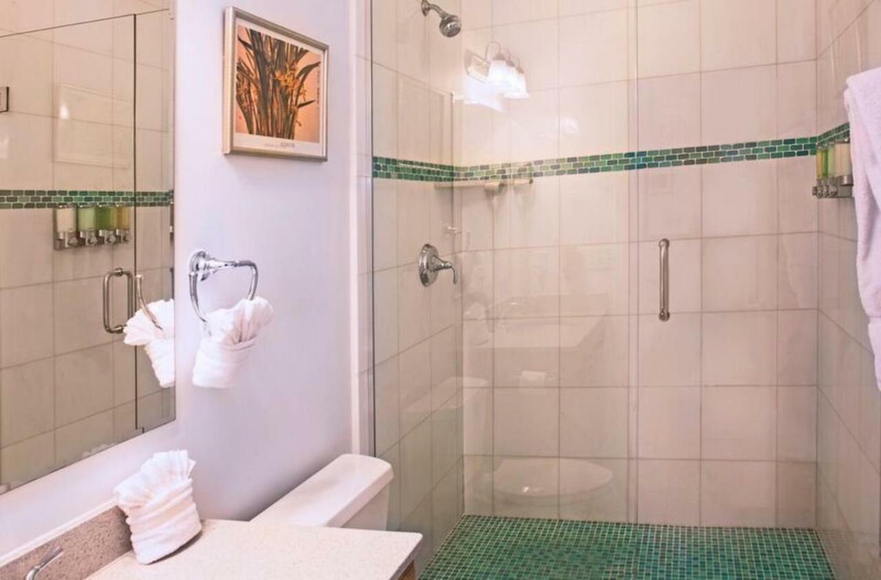 Travelers Palm Inn Ки-Уэст Экстерьер фото